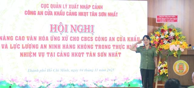 Nâng cao văn hóa ứng xử cho Công an cửa khẩu, lực lượng an ninh hàng không - Ảnh 3.