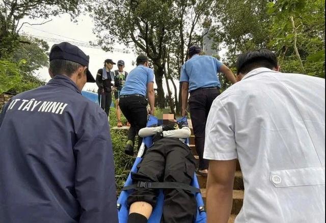 Tạm dừng leo núi Bà Đen hơn 1 tháng qua, du khách nóng lòng, vì sao? - Ảnh 2.