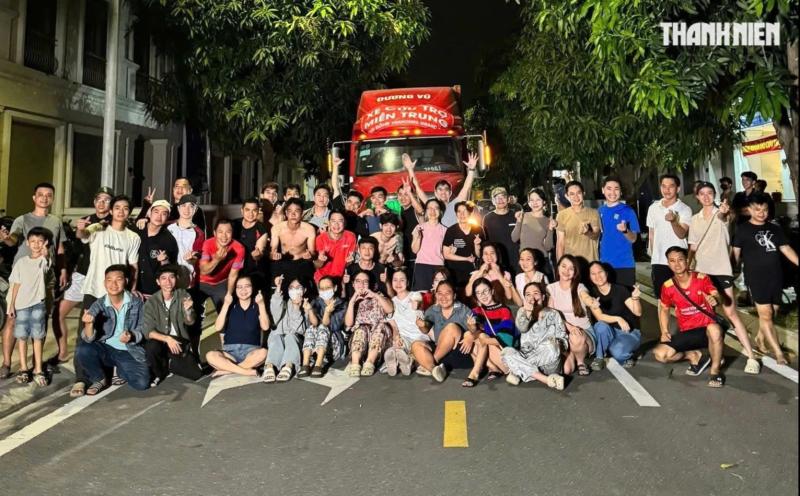 'Vỡ trận' đăng ký, 1.000 tình nguyện viên chen nhau xin trực vì vùng lũ miền Trung- Ảnh 7.