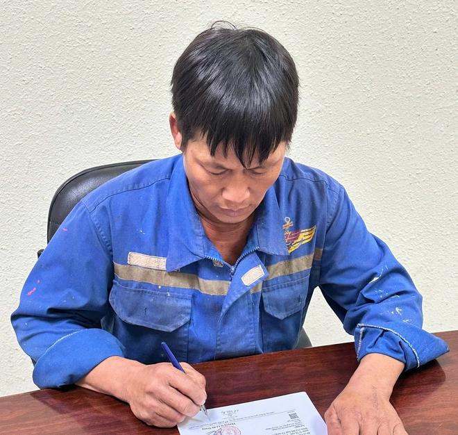 Công an TP.HCM khởi tố 2 thuyền trưởng tổ chức xuất cảnh trái phép - Ảnh 1.