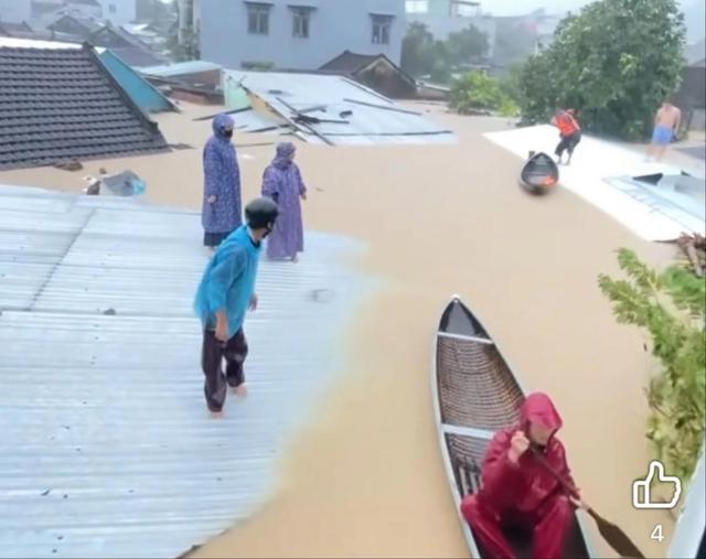 Người dân vùng ngập lụt Khánh Hòa, Phú Yên cũ kêu cứu 'có thai phụ và người già'- Ảnh 3.
