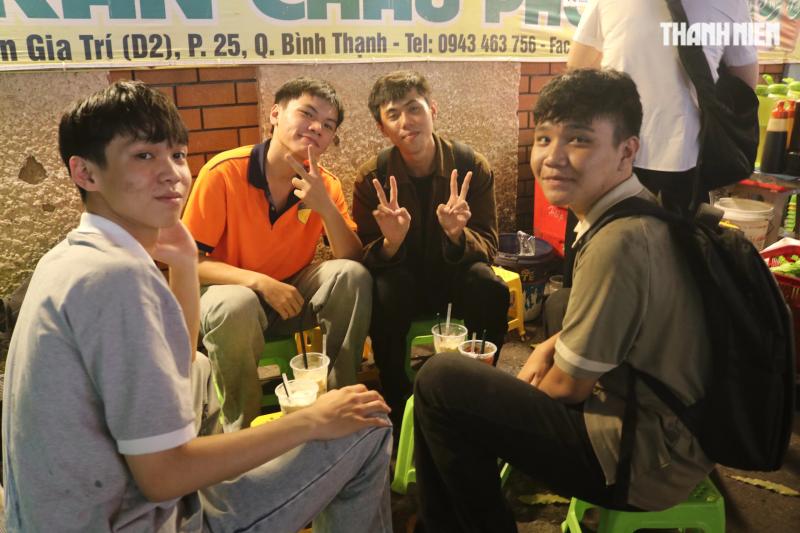 Quán trà sữa 'từ chối' doanh thu, đề nghị khách chuyển khoản cho vùng lũ miền Trung - Ảnh 3.