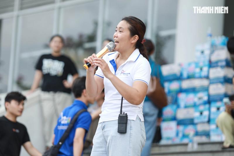 'Vỡ trận' đăng ký, 1.000 tình nguyện viên chen nhau xin trực vì vùng lũ miền Trung- Ảnh 6.