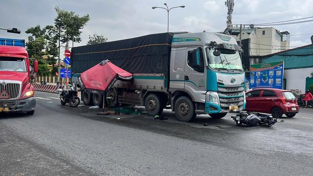 TP.HCM: Va chạm xe tải, nữ sinh tử vong thương tâm- Ảnh 1.
