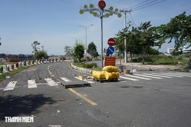 Sạt lở kè sông Tiền tại Đồng Tháp: Nguy cơ an toàn cho người dân - Ảnh 2.