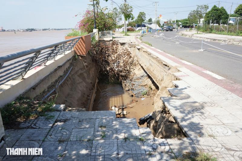 Sạt lở kè sông Tiền tại Đồng Tháp: Nguy cơ an toàn cho người dân - Ảnh 3.