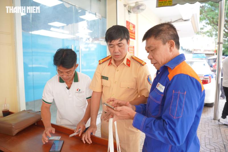 Hướng dẫn đổi bằng lái xe giấy sang thẻ PET màu hồng tại TP . HCM 2025 - Ảnh 2.