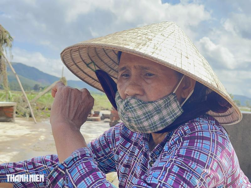 ‘Rốn lũ’ Đắk Lắk: Người dân oằn mình dọn rác sau bão - Ảnh 8.