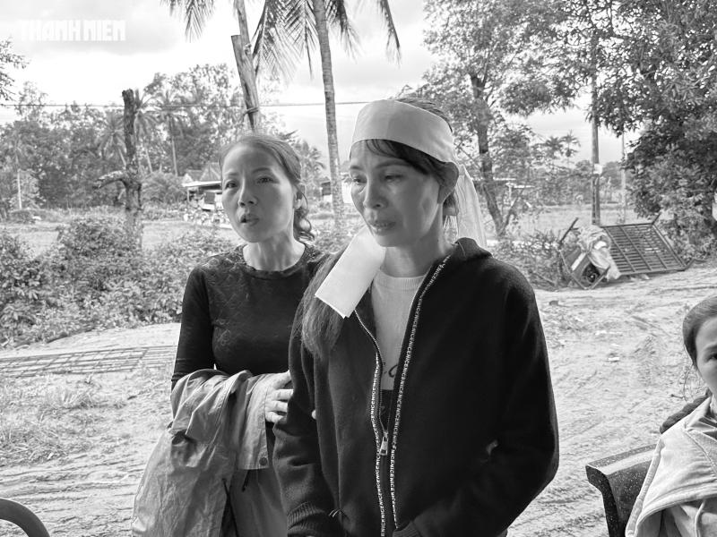 Những bàn thờ mới lập ở rốn lũ Hòa Thịnh: Nỗi đau thấu trời! - Ảnh 2.