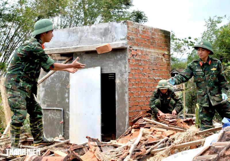Sư đoàn 315 dựng nhà tránh lũ cho người dân vùng rốn lũ Hòa Thịnh- Ảnh 5.