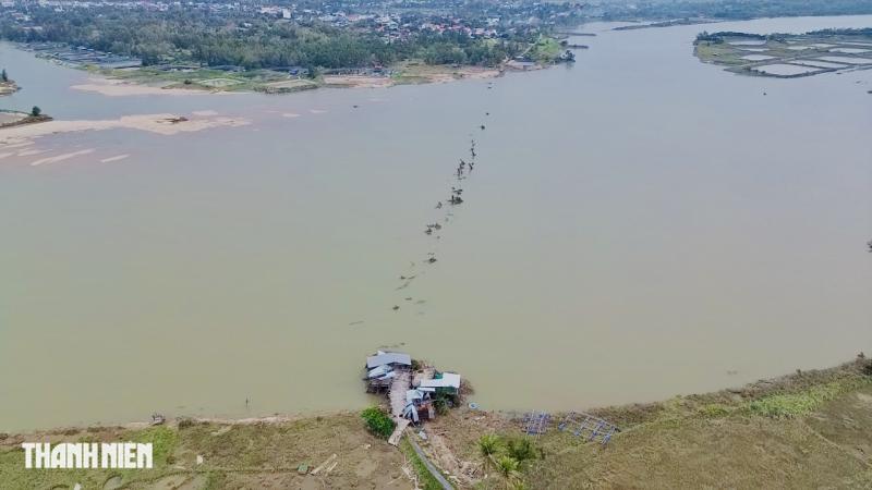 Cầu gỗ Ông Cọp - cây cầu gỗ dài nhất Việt Nam biến mất sau bão Kalmaegi - Ảnh 3.