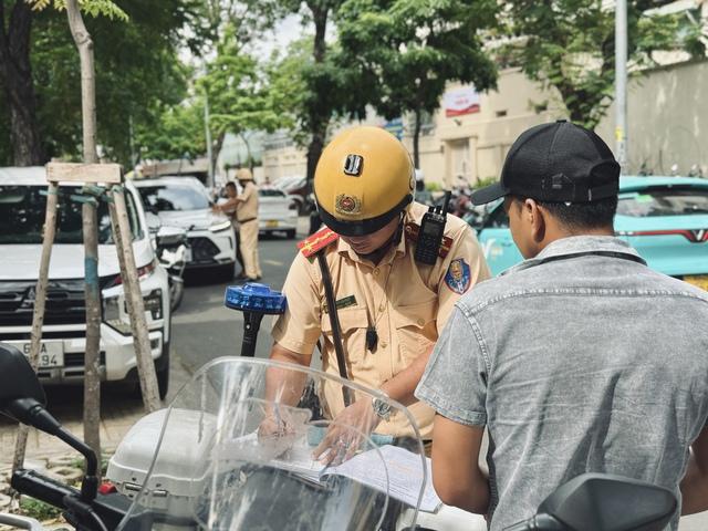 Vì sao trẻ em phải dùng ghế an toàn mà không dùng dây an toàn trên ôtô? - Ảnh 2.