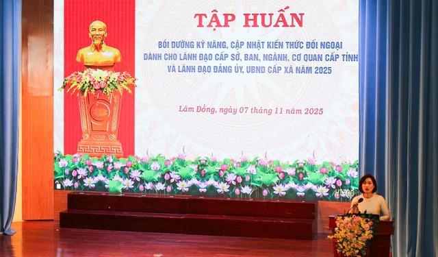 Lâm Đồng tập huấn kỹ năng đối ngoại cho lãnh đạo các sở, ngành và địa phương - Ảnh 1.