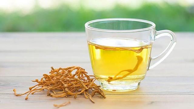 Khám phá 7 công dụng nước đông trùng hạ thảo giúp hội U30 duy trì tuổi trẻ - Ảnh 1.