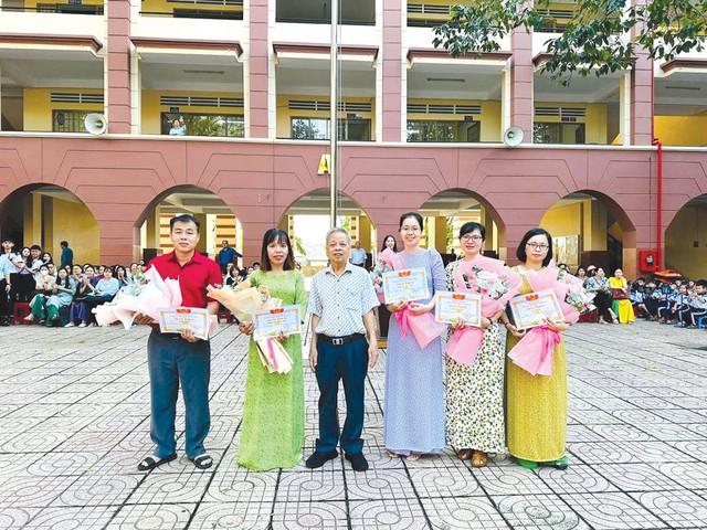 Nhân cách lớn từ những nghĩa cử nhỏ - Ảnh 1.