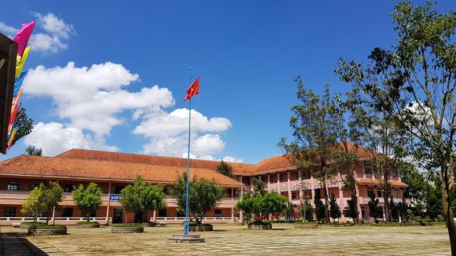Ứng phó bão Kalmaegi: Chủ động cho học sinh nghỉ học ở những khu vực nguy hiểm- Ảnh 1.