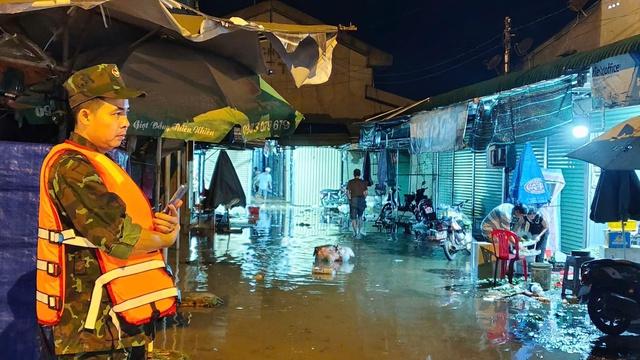 Rốn lũ Cát Tiên: Hàng trăm người được cứu khỏi vùng ngập lụt nguy hiểm - Ảnh 3.