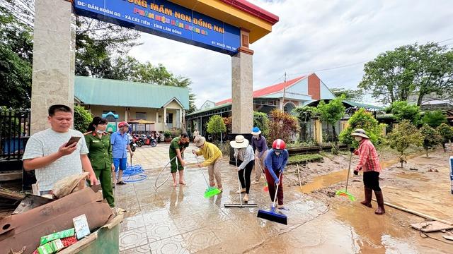 'Nước lũ lên nhanh, không có quân đội, công an hỗ trợ xã sẽ vỡ trận'- Ảnh 8.