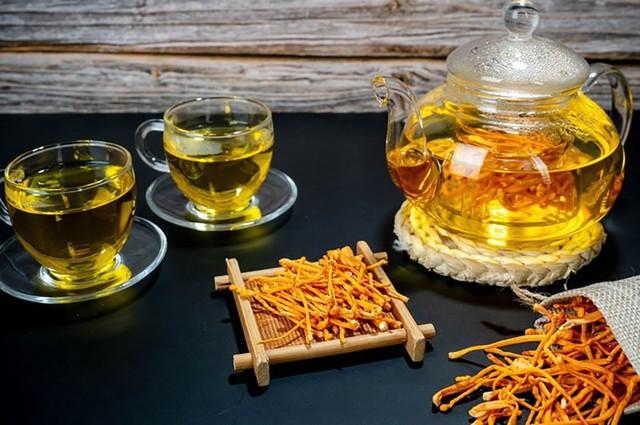 Khám phá 7 công dụng nước đông trùng hạ thảo giúp hội U30 duy trì tuổi trẻ - Ảnh 3.