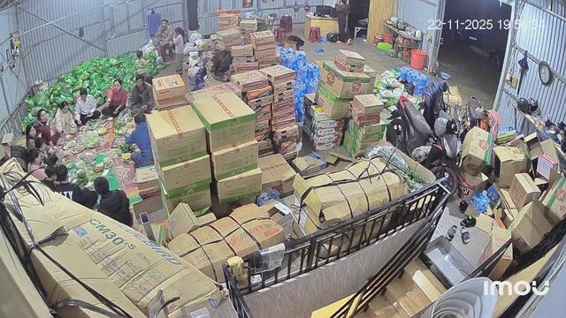 Nhiều bạn trẻ nước ngoài chung tay với người Đà Lạt ủng hộ đồng bào vùng lũ- Ảnh 11.