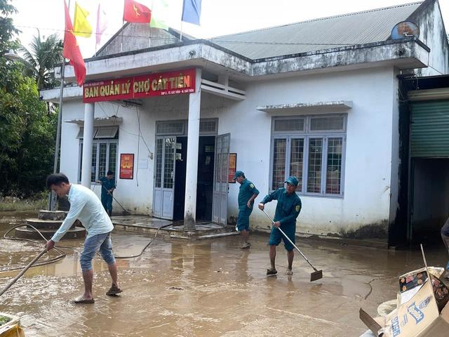 'Nước lũ lên nhanh, không có quân đội, công an hỗ trợ xã sẽ vỡ trận'- Ảnh 11.