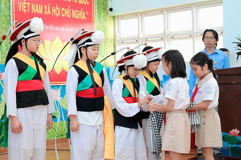 Độc đáo nông nhạc Hàn Quốc biểu diễn ở trường học TP.HCM- Ảnh 4.