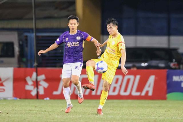 Làn gió trong lành mang tên Harry Kewell, CLB Hà Nội đang hồi sinh…
- Ảnh 7.