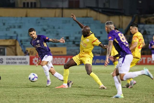 Làn gió trong lành mang tên Harry Kewell, CLB Hà Nội đang hồi sinh…
- Ảnh 3.