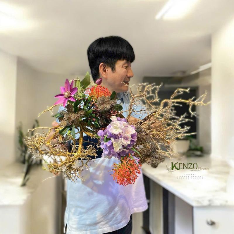 Kenzo Thiện – nghệ nhân cắm hoa tài hoa với giác quan thứ sáu độc đáo - Ảnh 1.