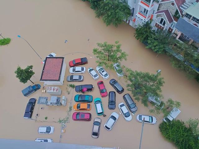 Khánh Hòa: Hàng trăm tin nhắn cầu cứu trong đêm khi lũ lên nhanh lịch sử - Ảnh 3.