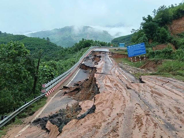 Khánh Hòa: Đèo Khánh Lê xuất hiện thêm 7 điểm sạt lở nghiêm trọng- Ảnh 1.