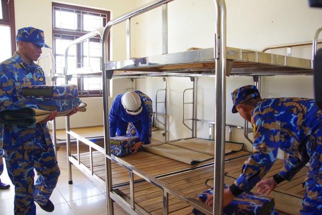 Hơn 3.000 ngư dân vào các đảo đặc khu Trường Sa tránh bão Kalmaegi - Ảnh 2.