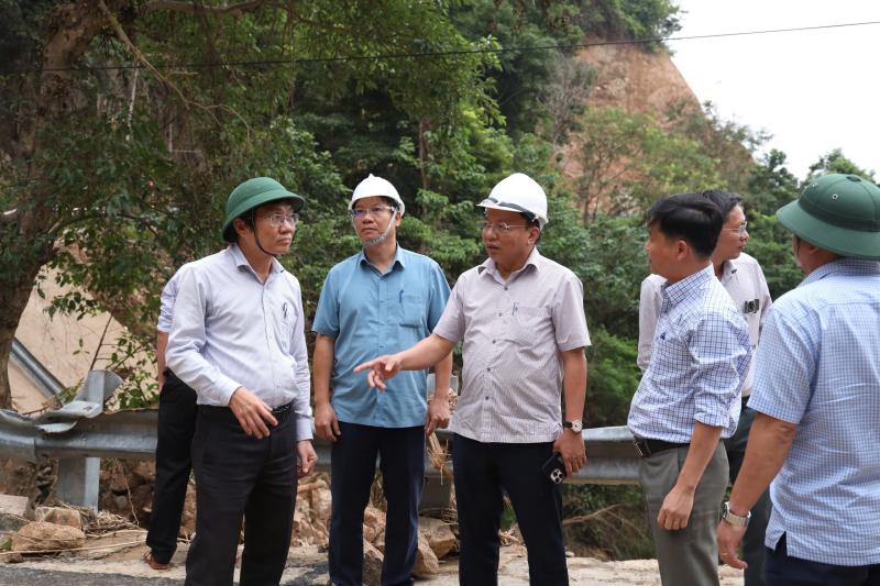 Đèo Khánh Lê có 42 điểm sạt lở, hơn 104.000 m³ đất đá tràn xuống đường   - Ảnh 2.