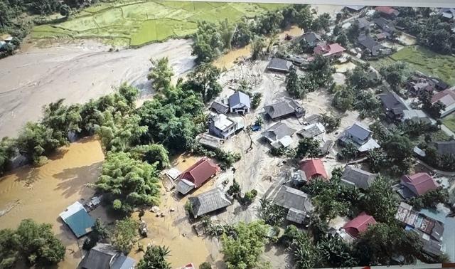 Đấu giá hơn 100.000 m3 cát vàng trôi vào nhà dân do lũ- Ảnh 1.