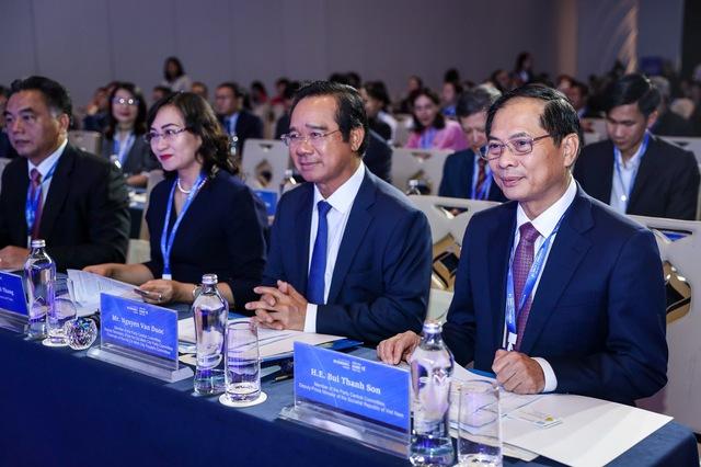 Talkshow thế hệ thông minh đương thời tại Diễn đàn kinh tế mùa thu 2025 - Ảnh 2.