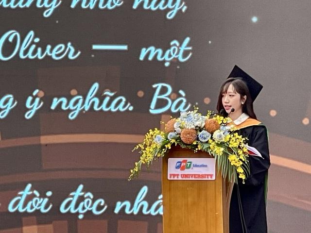 Hàng ngàn tân cử nhân cúi đầu tri ân thầy cô, cha mẹ- Ảnh 1.