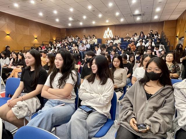 Giáo sư ĐH Harvard cùng nhà thơ Việt với dự án dịch Truyện Kiều sang tiếng Anh- Ảnh 2.
