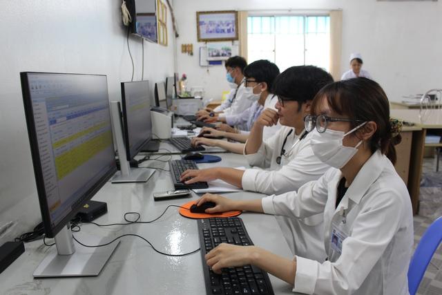 Chuyển đổi số y tế tại Bệnh viện Nguyễn Tri Phương: Hành trình 120 năm đổi mới - Ảnh 1.
