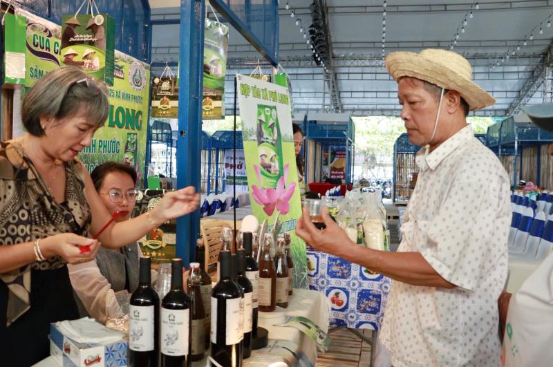 Hôm nay ngày đầu lễ hội ẩm thực cua Cà Mau ở TP.HCM: Thực khách hào hứng- Ảnh 9.