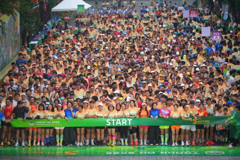 Trang An Marathon 2025 lập kỷ lục hơn 10.000 VĐV tranh tài - Ảnh 2.