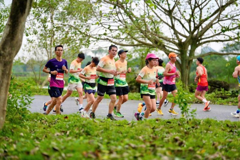Trang An Marathon 2025 lập kỷ lục hơn 10.000 VĐV tranh tài - Ảnh 1.