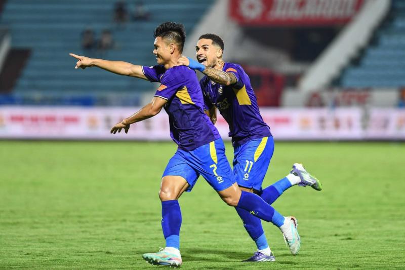 Xuân Mạnh ghi siêu phẩm, CLB Hà Nội và huyền thoại Harry Kewell hòa thót tim Nam Định- Ảnh 2.