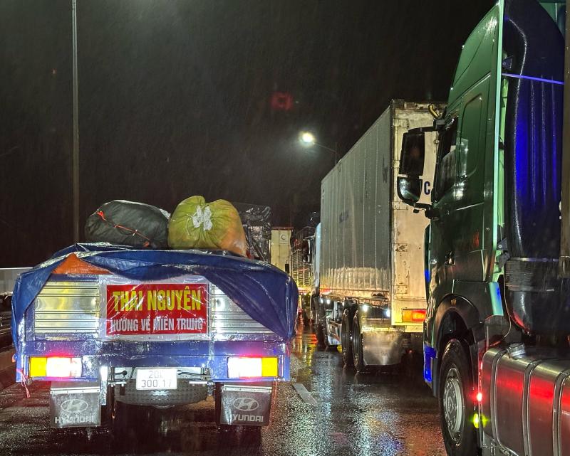 Chuyến xe cứu trợ vừa lao vào tâm lũ Đắk Lắk: Kinh nghiệm cho đoàn đến sau - Ảnh 5.