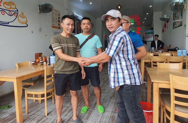 Anh chủ đãi các đoàn cứu trợ vùng lũ Đắk Lắk ăn phở: Hành lá từ… TP.HCM - Ảnh 5.