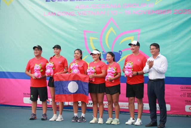 Đội tuyển quần vợt nữ Lào bất ngờ đoạt vé thăng hạng Billie Jean King Cup- Ảnh 1.