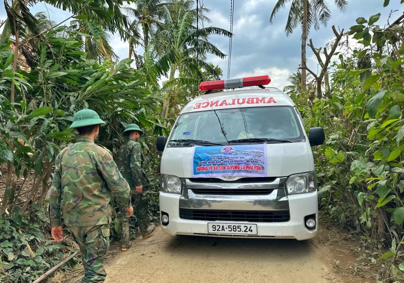 Hôm nay, đoàn xe cứu trợ khắp mọi miền Tổ quốc tiếp tục tiến về vùng lũ - Ảnh 2.