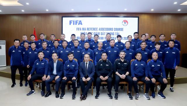 FIFA cử chuyên gia xịn sát cánh cùng VFF: Việt Nam có thêm 'vua áo đen' ở giải quốc tế- Ảnh 4.