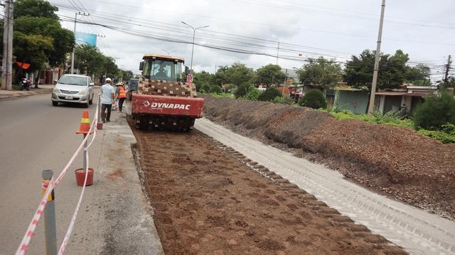 Người dân lo lắng việc sử dụng vật liệu tái chế tại chỗ, sửa quốc lộ 14
- Ảnh 11.