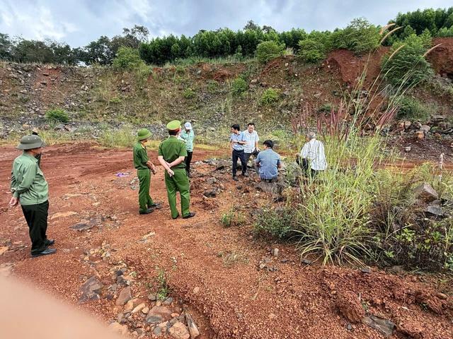 Vụ khai thác khoáng sản trái phép tại xã Bom Bo: Khai thác trong đất lâm phần - Ảnh 1.