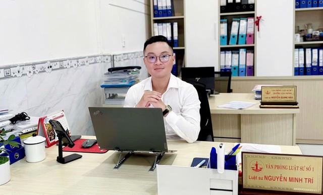 Nước hoa chai to chiết ra bán lẻ, có vi phạm pháp luật?- Ảnh 1.